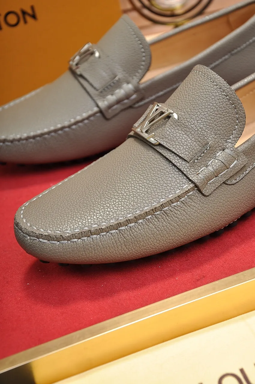 Men's men's shoes 💰420💶 [LV Doudou shoes] (water-dyed cowhide lining) new model is on the market, available on the official website. The new Doudou shoes are processed into single-color materials, and the uppers are made of imported horsehide leather. The body of the shoe is fully hemmed with mark thread, and is lined with imported original cowhide leather. The elegant shoe shape is super suitable for all-matching, and the size is 38-44.